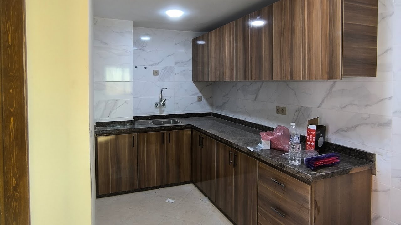 شقة للكراء في مدينه العيون شارع السمارة 0666576300او0762693188