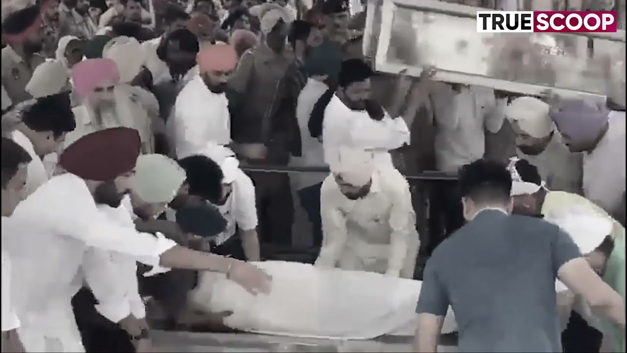 Father pose the same signature step of Sidhu Moosewala