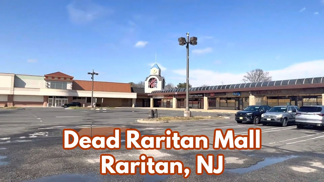 Dead Raritan Mall in Raritan, NJ