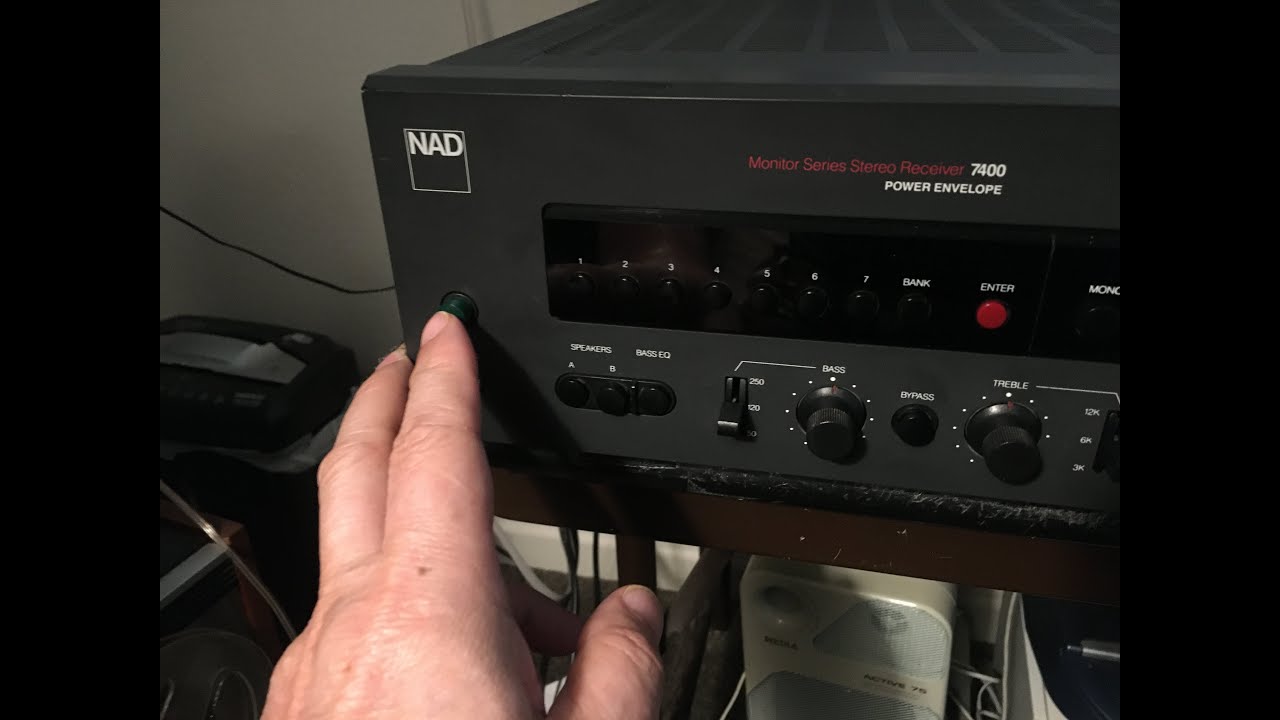 NAD 7400 Receiver Demo (vs NAD 2400)