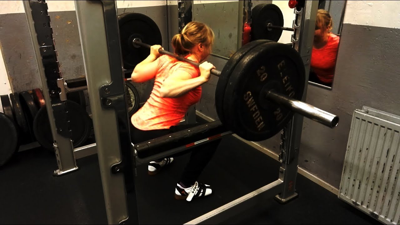 FEMALE SQUAT 100KG / 220LBS x 3 REPS!