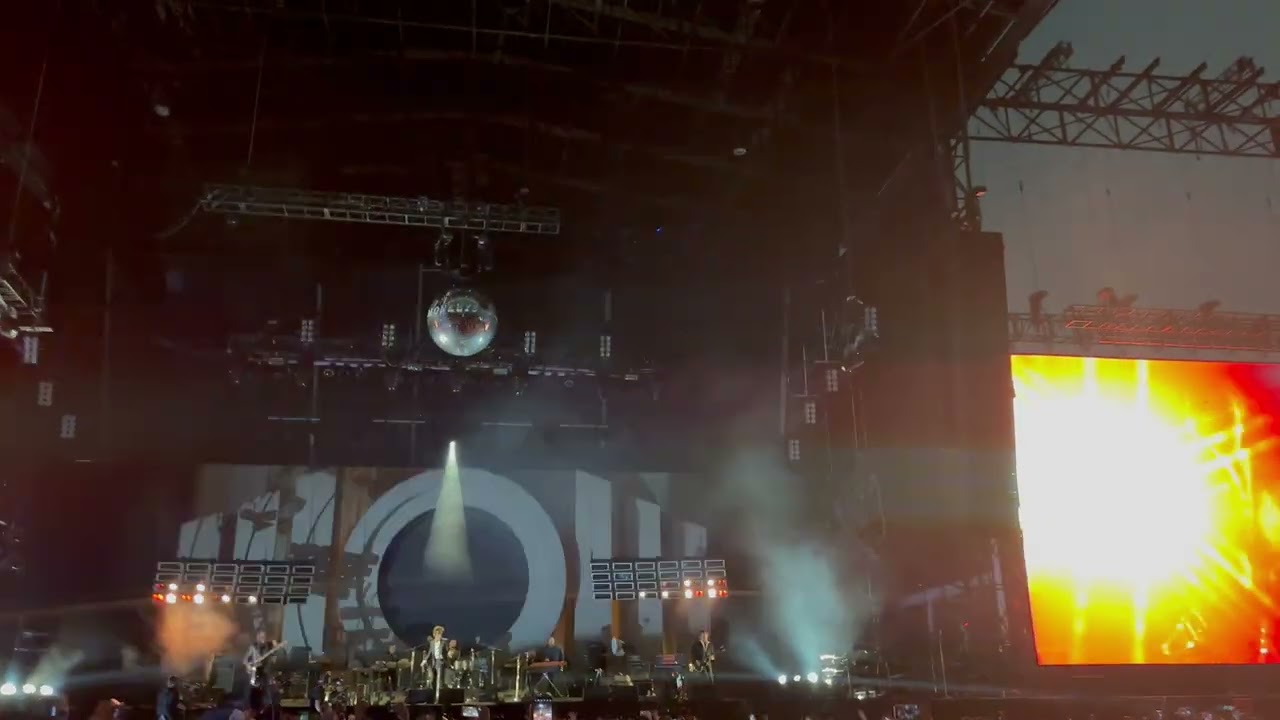 Arctic Monkeys - Sculptures Of Anything Goes the Car Tour 23’