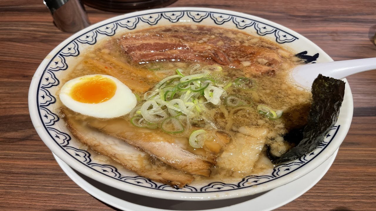 Eating Tonkotsu Ramen in Shinjuku Kabukicho【Japan food vlog】ramen bankara