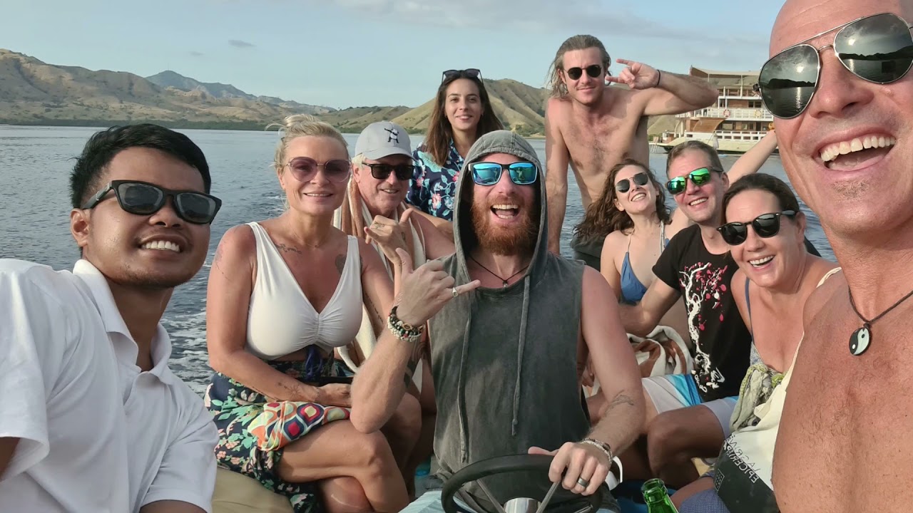 Scubadiving in Komodo National Park from the beautiful Mikumba 2. #photobyJJ
