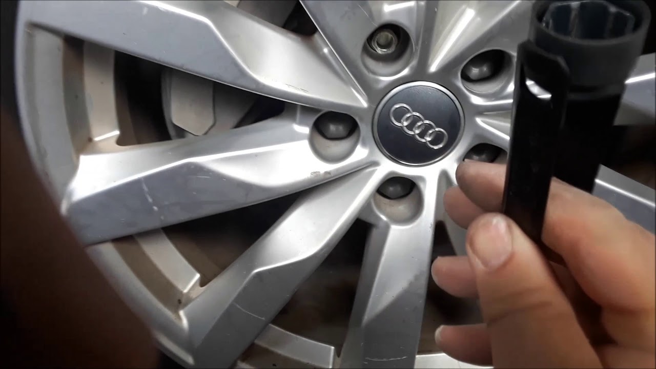 Как снять заглушки с колпачков Audi — инструмент для снятия колпачков