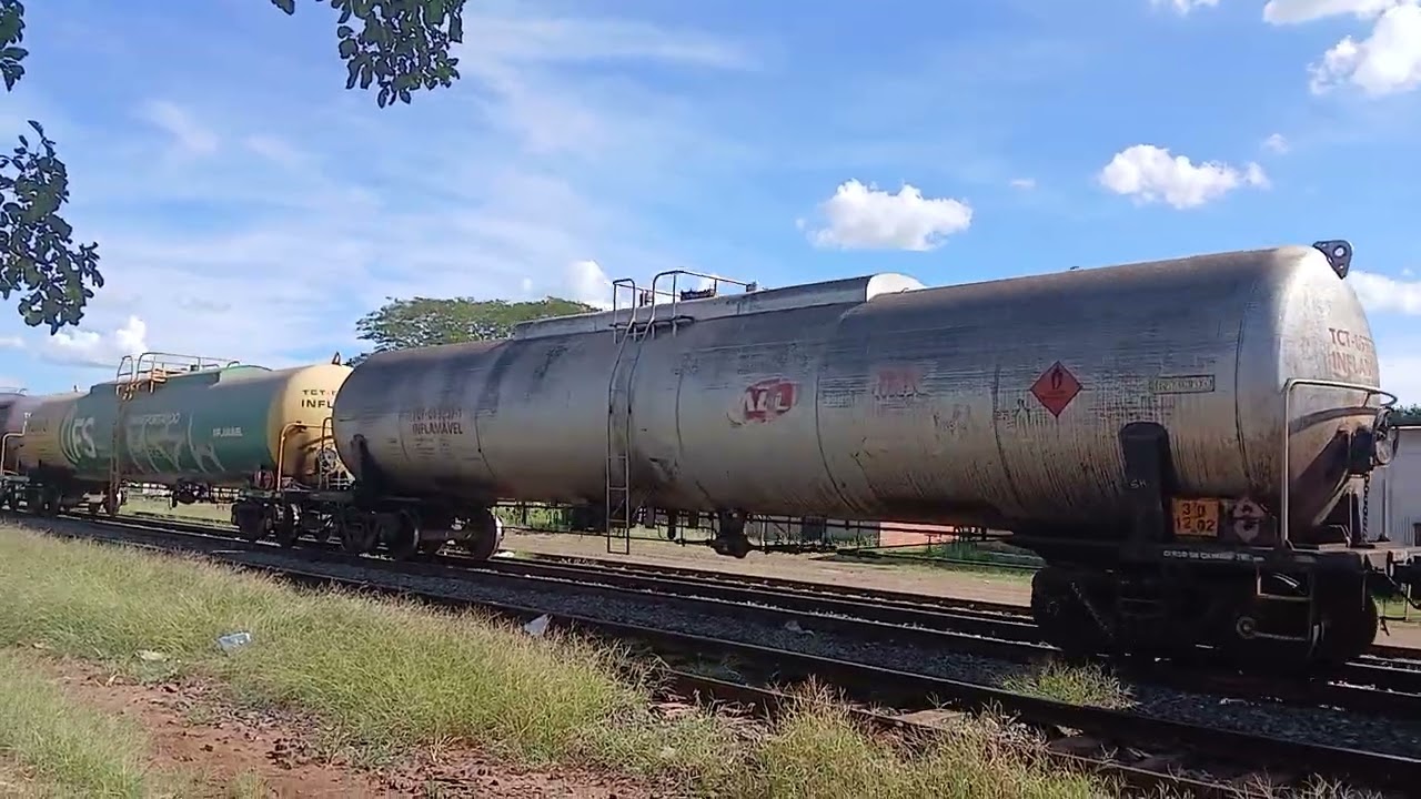 Tanqueiro passando pela estação de ZFN - Fernandópolis 