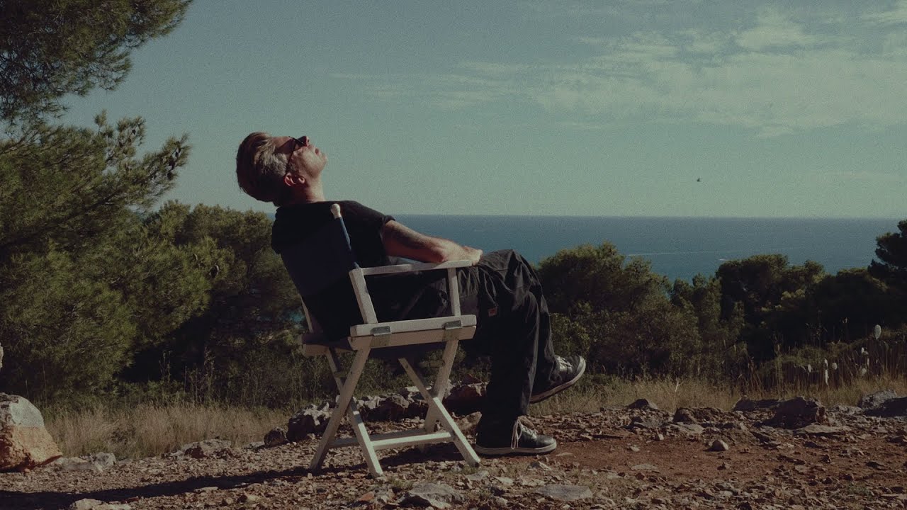 Benjamin Biolay - (Un) Ravel (Clip Officiel)