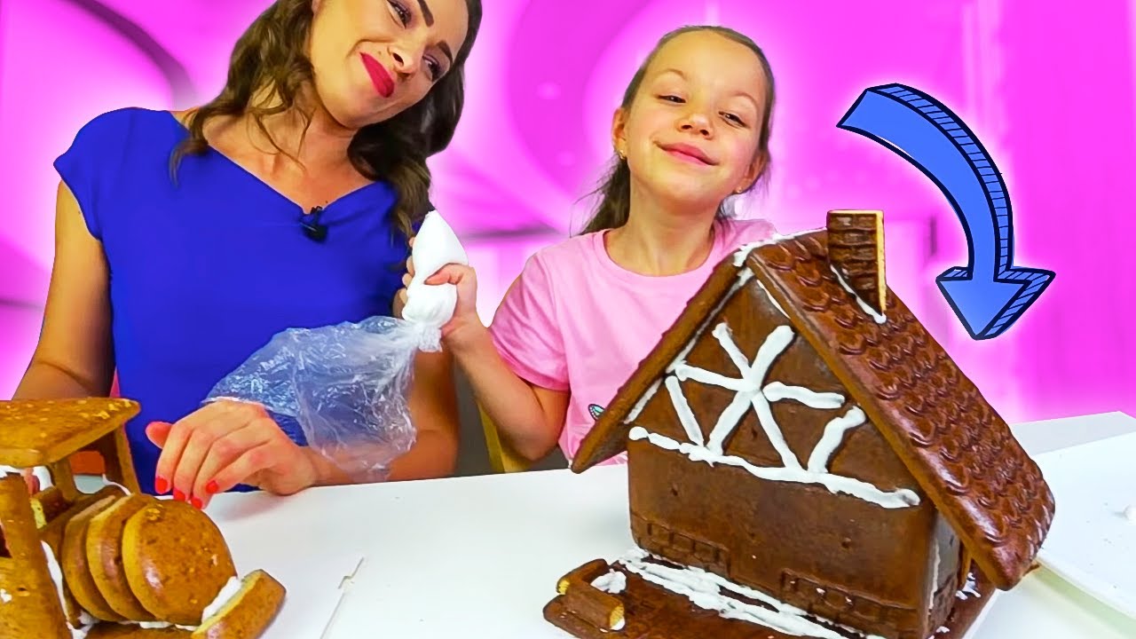GINGERBREAD HOUSE CHALLENGE Новогодний ЧЕЛЛЕНДЖ Построй Дом из Печенья Вика против Мамы / Вики Шоу