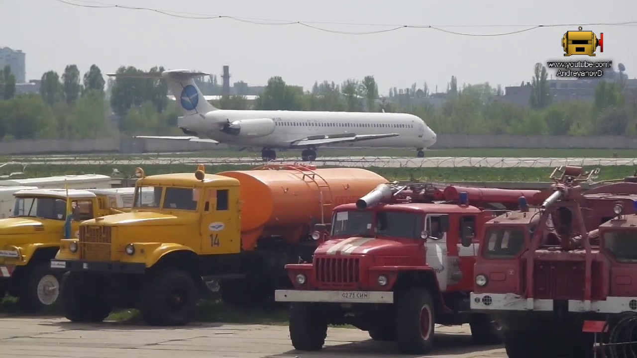 Взлеты и посадки самолетов в аэропорту Жуляны