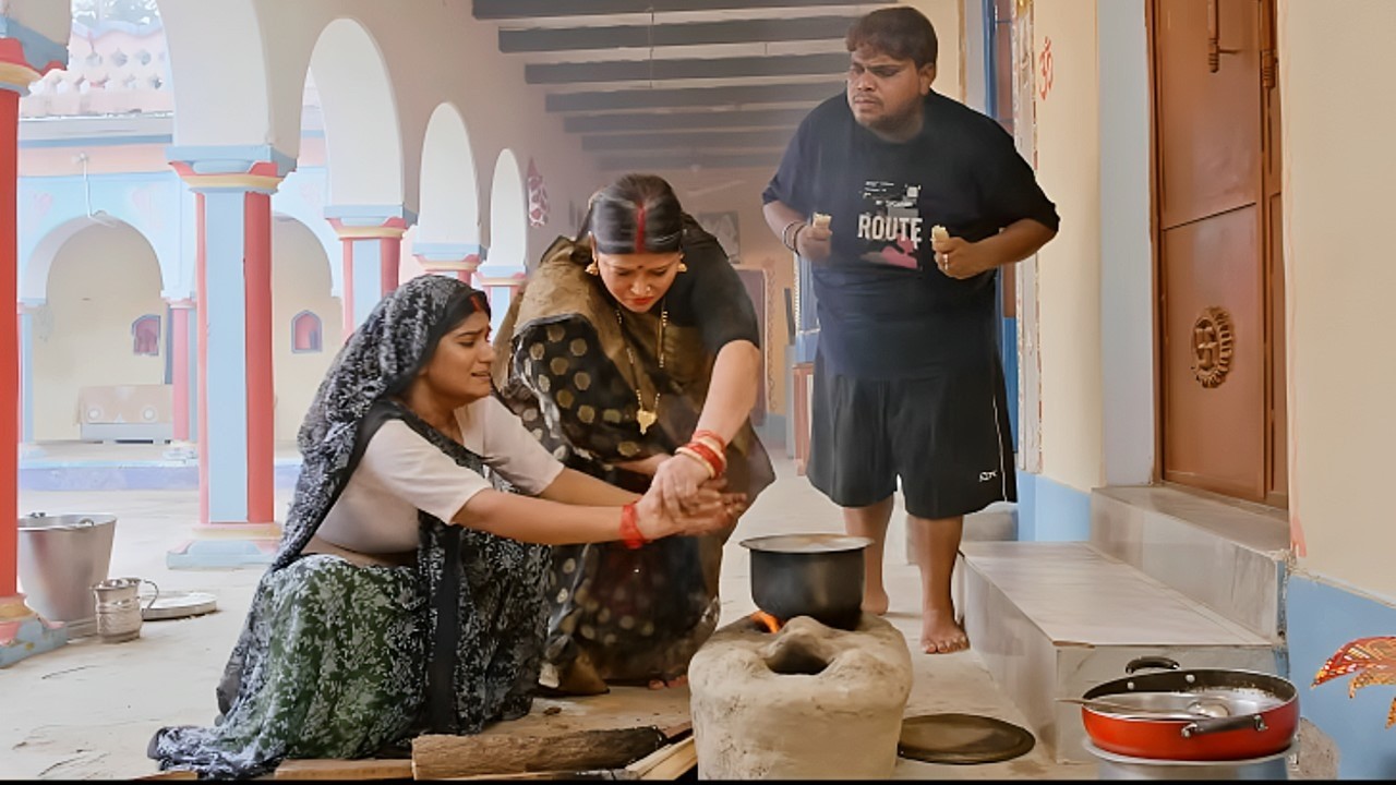 तेरी इतनी हिम्मत की मुझसे जुबान लड़ा रही थी रुक तुझे अभी सबक सिखाती हूँ तो सास का मतलब पता चलेगा तुझे