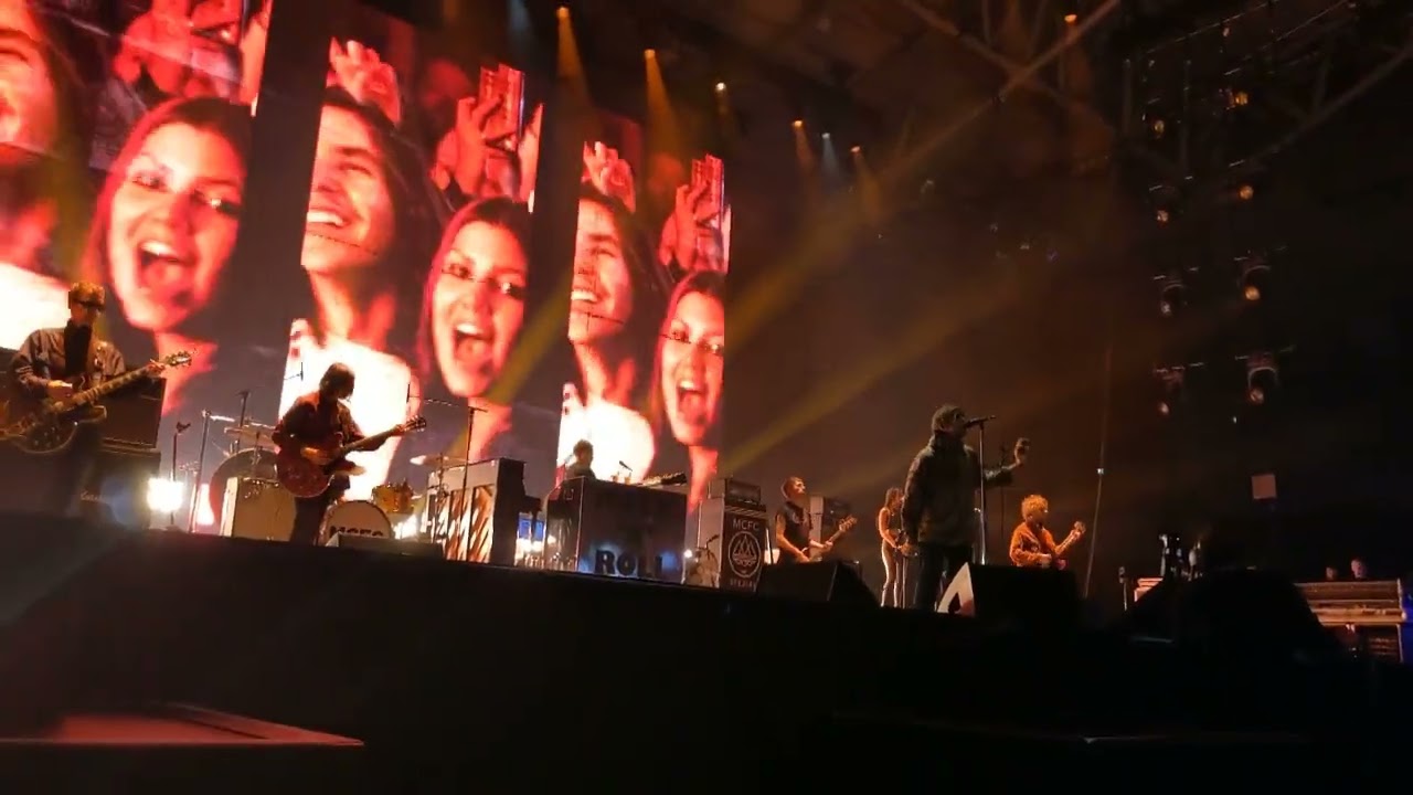 Liam Gallagher - Champagne Supernova (live in Melbourne 2022)