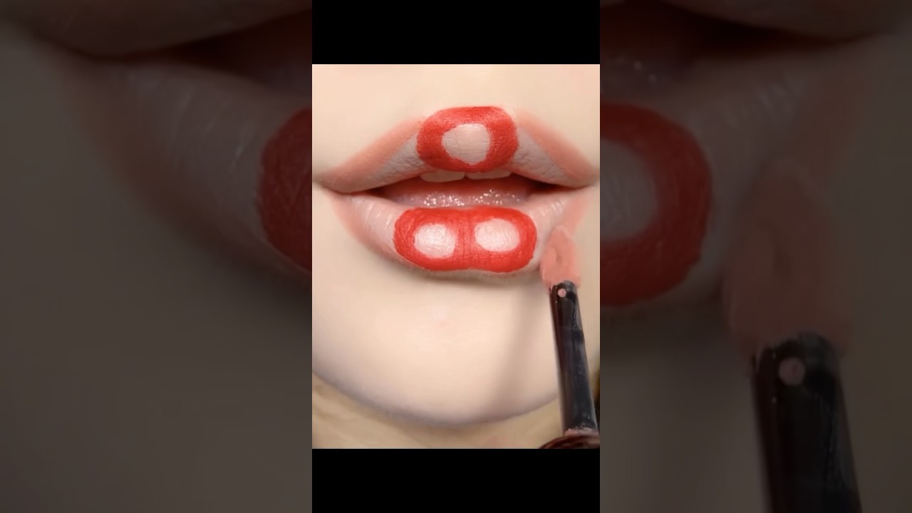Korean lipstick hack 😍 #koreanbeautyhack #lipstick #koreanmakeup #hacks