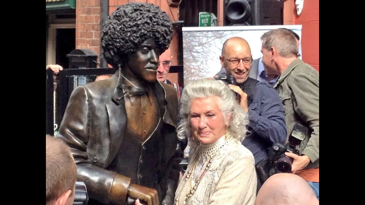 Phil Lynott statue unvailing in Dublin. #PhilLynott #ThinLizzy