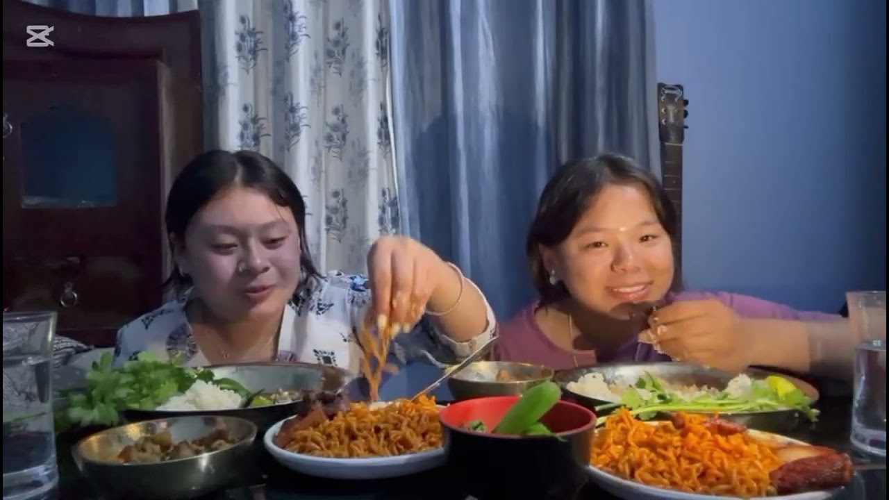 La hai ta dheroi samaya pachhi hamro fupu bhadai ni ko ni mukbang aayo hoi sathi haru 🍜🍛
