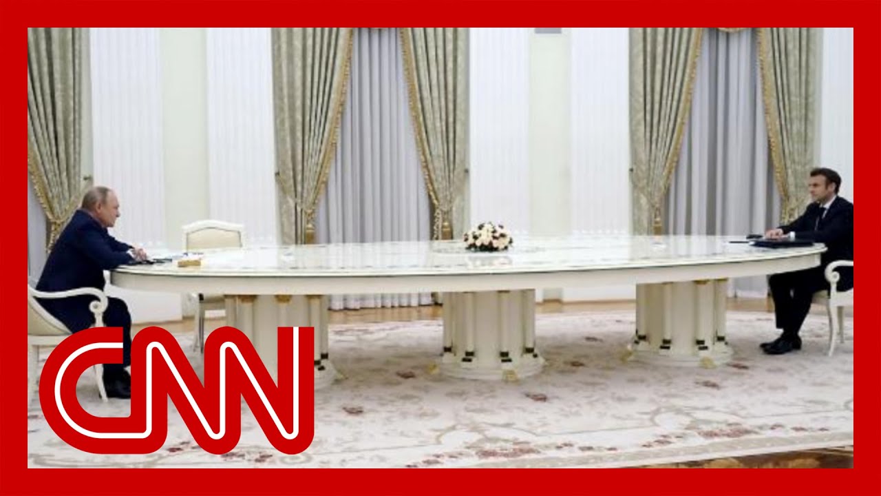 Ex-KGB agent weighs in on 'bizarre' Putin photos