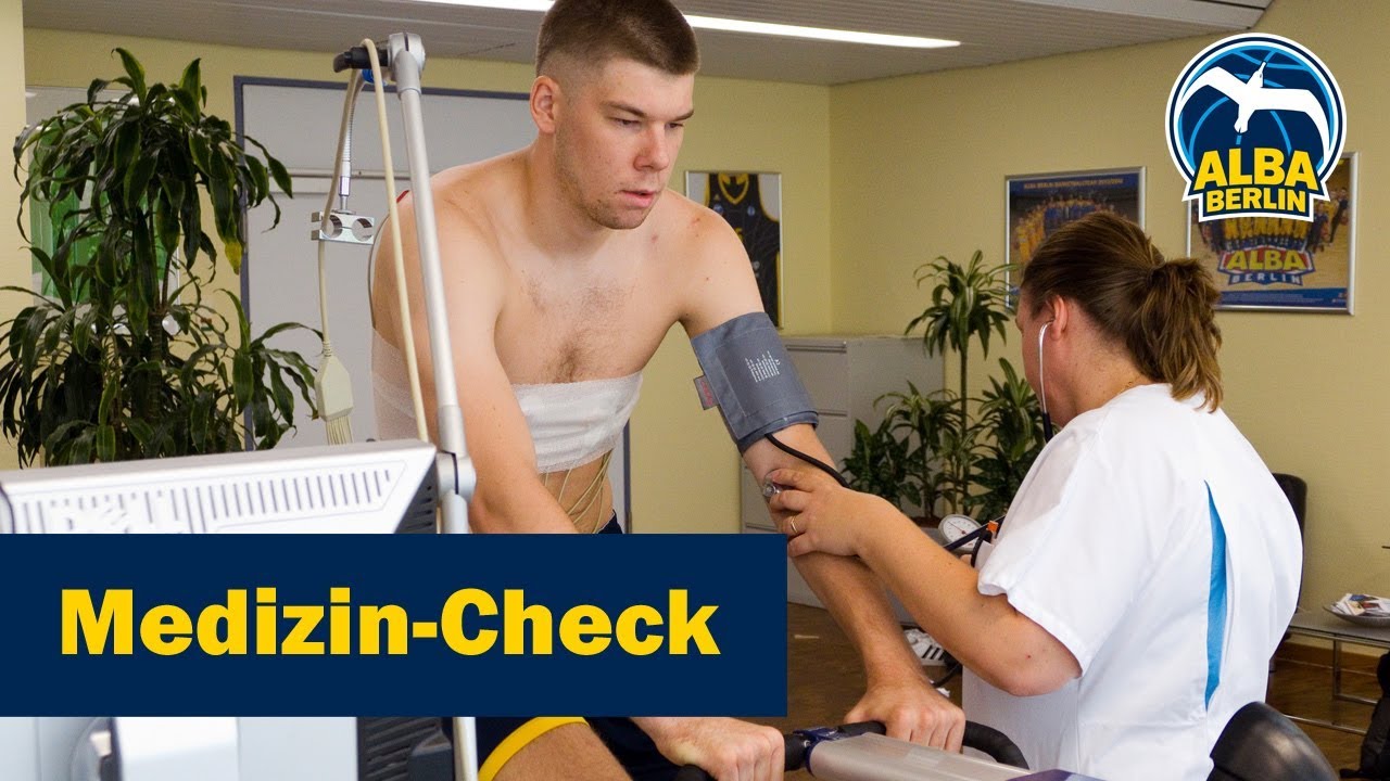Rokas Giedraitis beim medizinischen Check im UKB