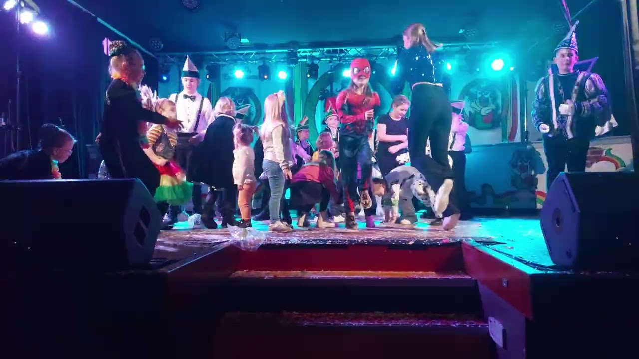 Kraonkelaere kènjerzitting: Kyra Ummels van Rick Schmitz Entertainment