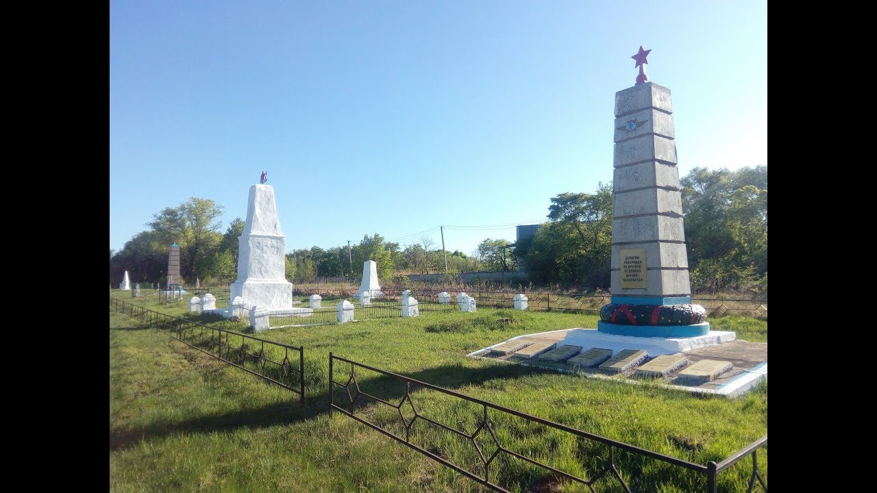Аллея Авиаторов и Танкистов 1941 - 1960 года Хороль