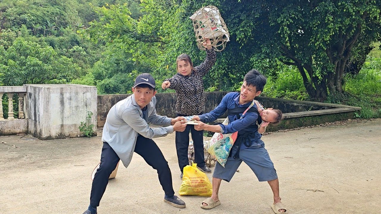 Thu tried to help the homeless father and son with some clothes from the charity closet.