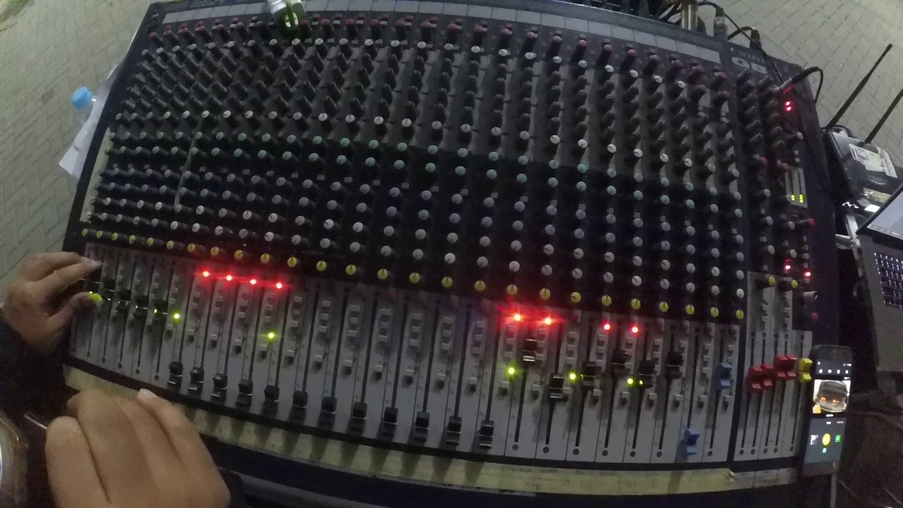 15 menit CEK SOUND BAND PEMBUKA NDX pake mixer Analog Soundcraft seri ??