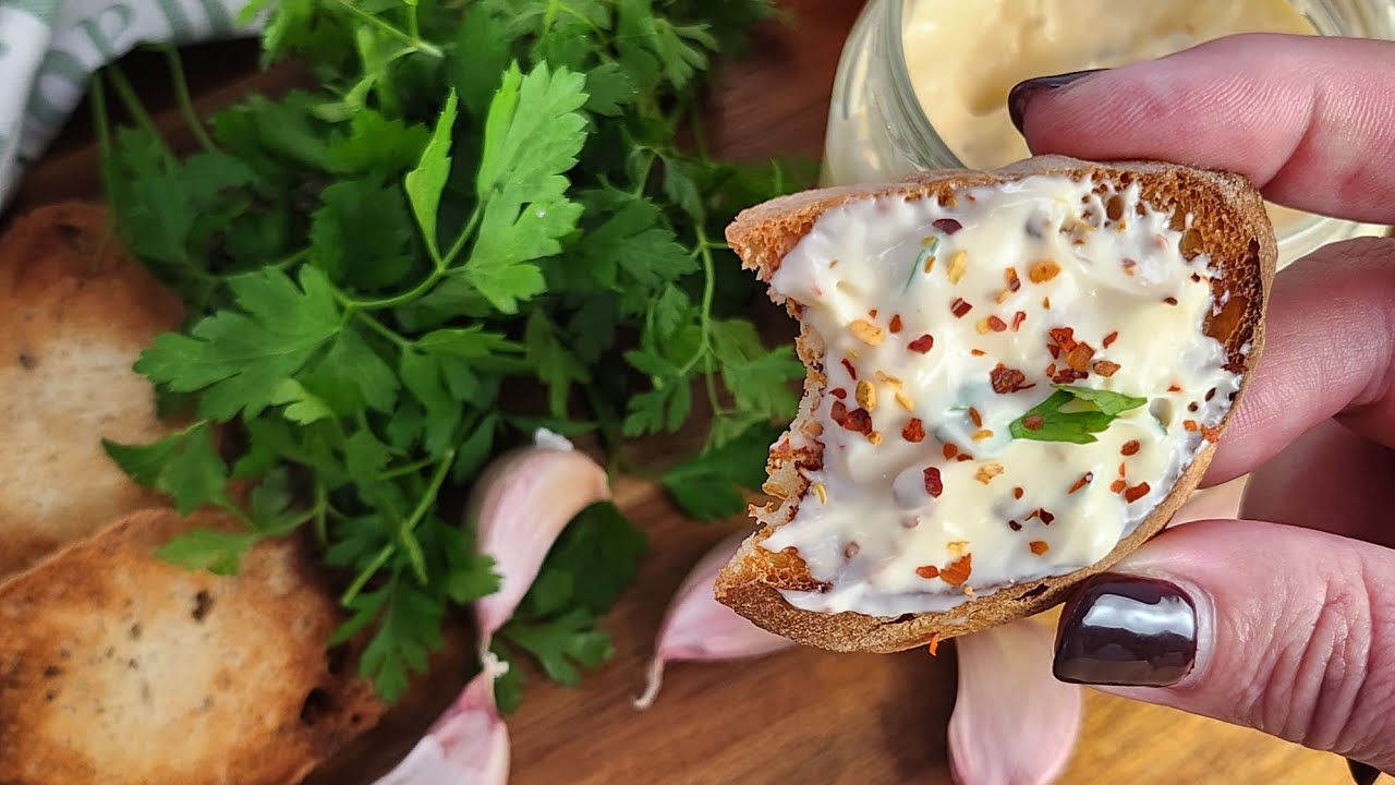 Aderezo cremoso de ajo 🧄 | Patatas, carnes y pan nunca fueron lo mismo