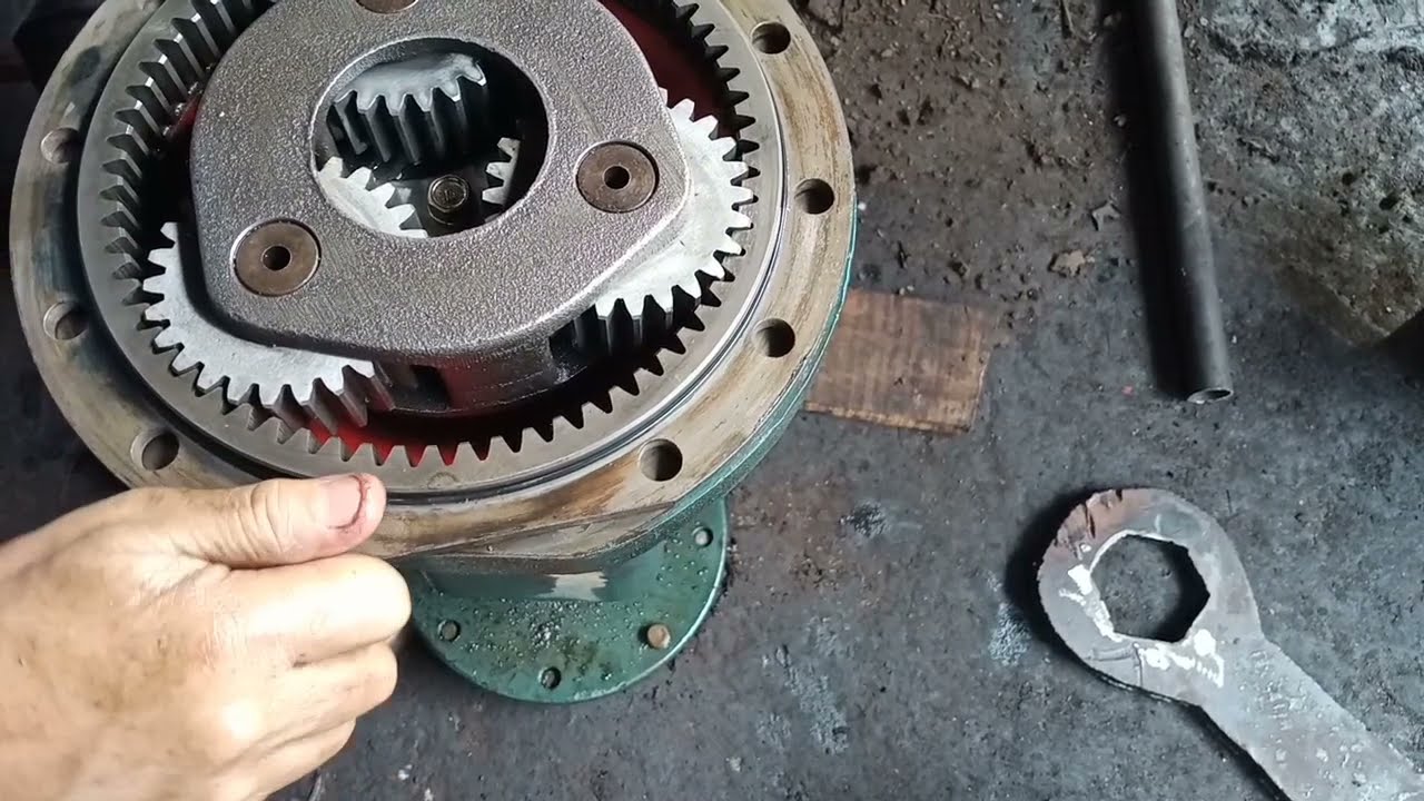 replace oil seal rear axle Kubota and repainting L3202DT tractors&marine MECHANIC