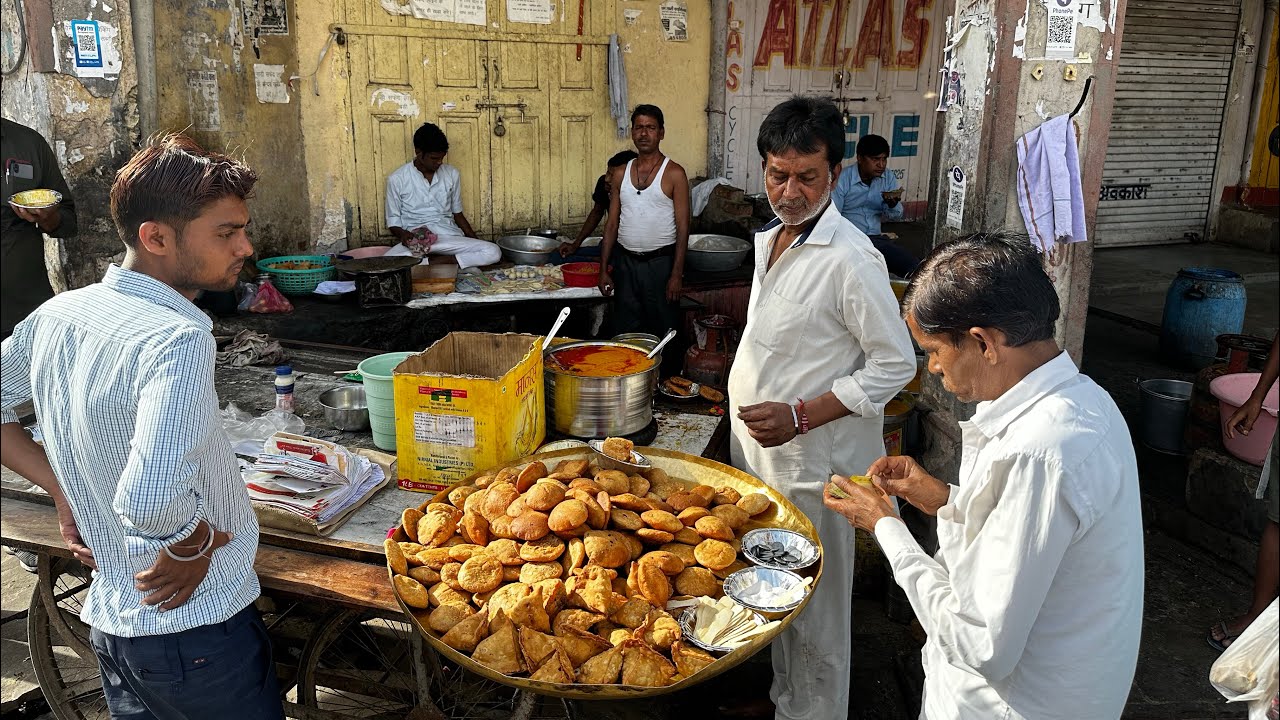 70 साल पुरानी सोहनलाल छगनलाल होप सर्कस की आलू वाली कढ़ी कचौरी | Alwar Street Food