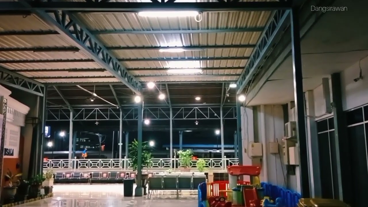 SURABAYA OH SURABAYA.. Bel menyambut kedatangan kereta api di stasiun Surabaya pasar Turi.