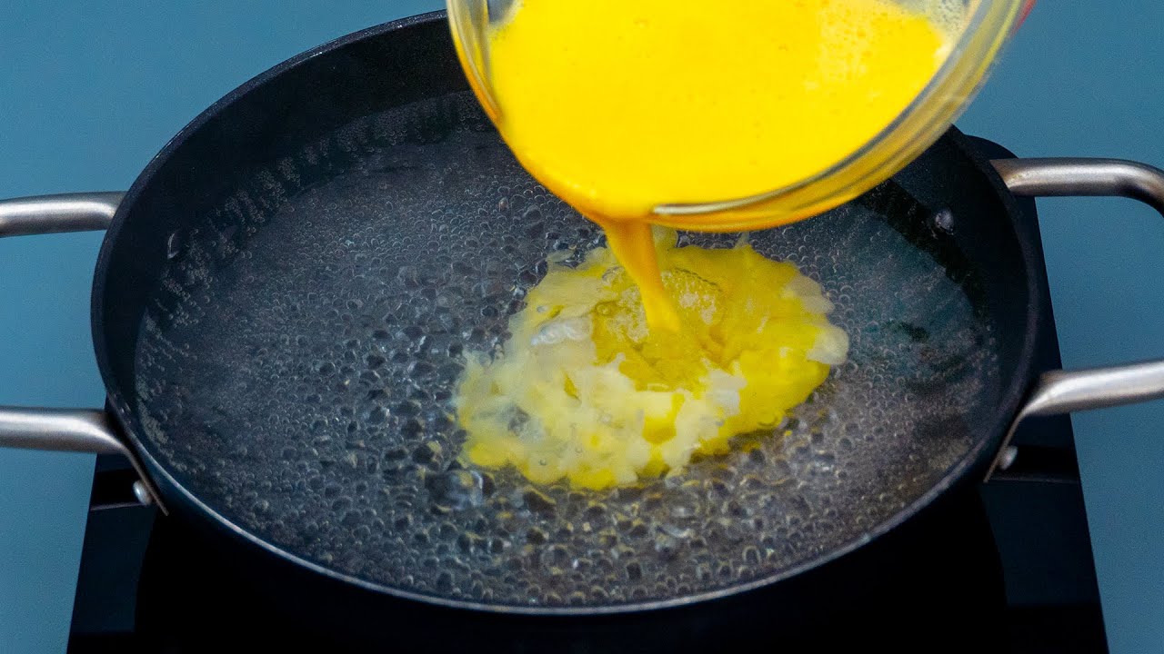 Versate le uova nell'acqua bollente e mi ringrazierete per questa ricetta geniale!
