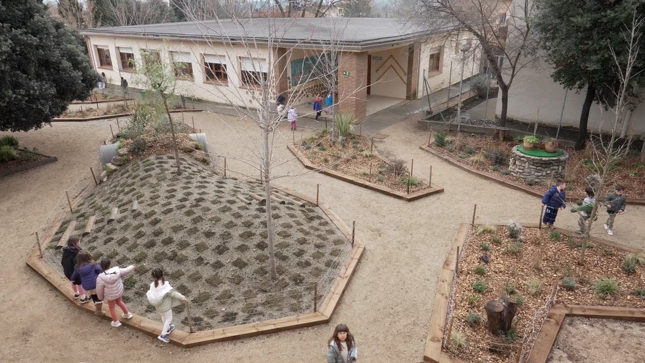 L'Escola Ronçana estrena la renaturalització del pati d'infantil i primària