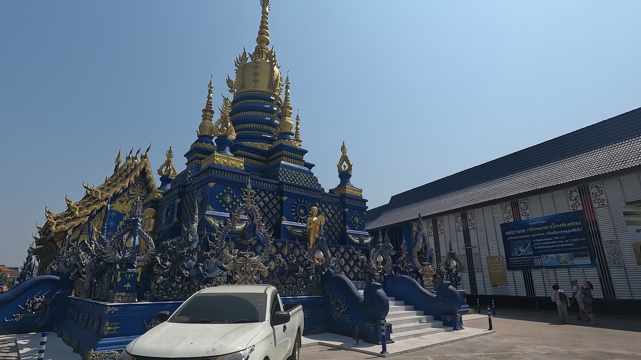 Zwiedzam miasto Chiang Rai i niebieską świątynię