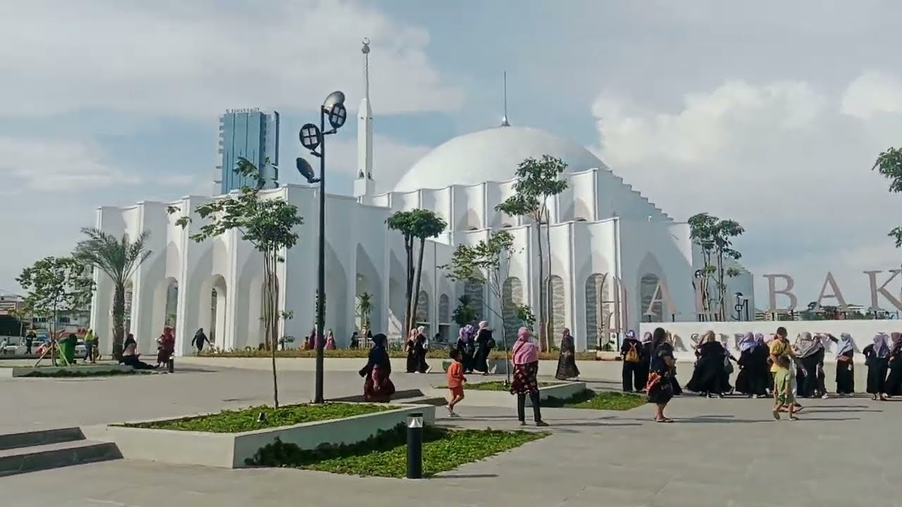 MasyaAllah IKON TERVIRAL Wisata Religi Masjid Raya AL-BAKRIE Lampung luas 2 Hektare.