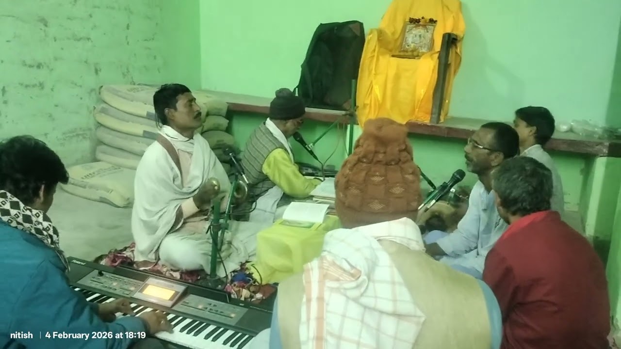 दुर्गा मंदिर के छत दलाई के शुभ अवसर पर  शिवराम ब्रह्मस्थान चौक पर सुन्दरकांड  करते हुए श्रद्धालुओं 