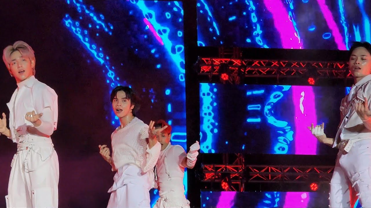 PLUUS - Get A Guitar (RIIZE) | 240511 KWAVE Music Festival