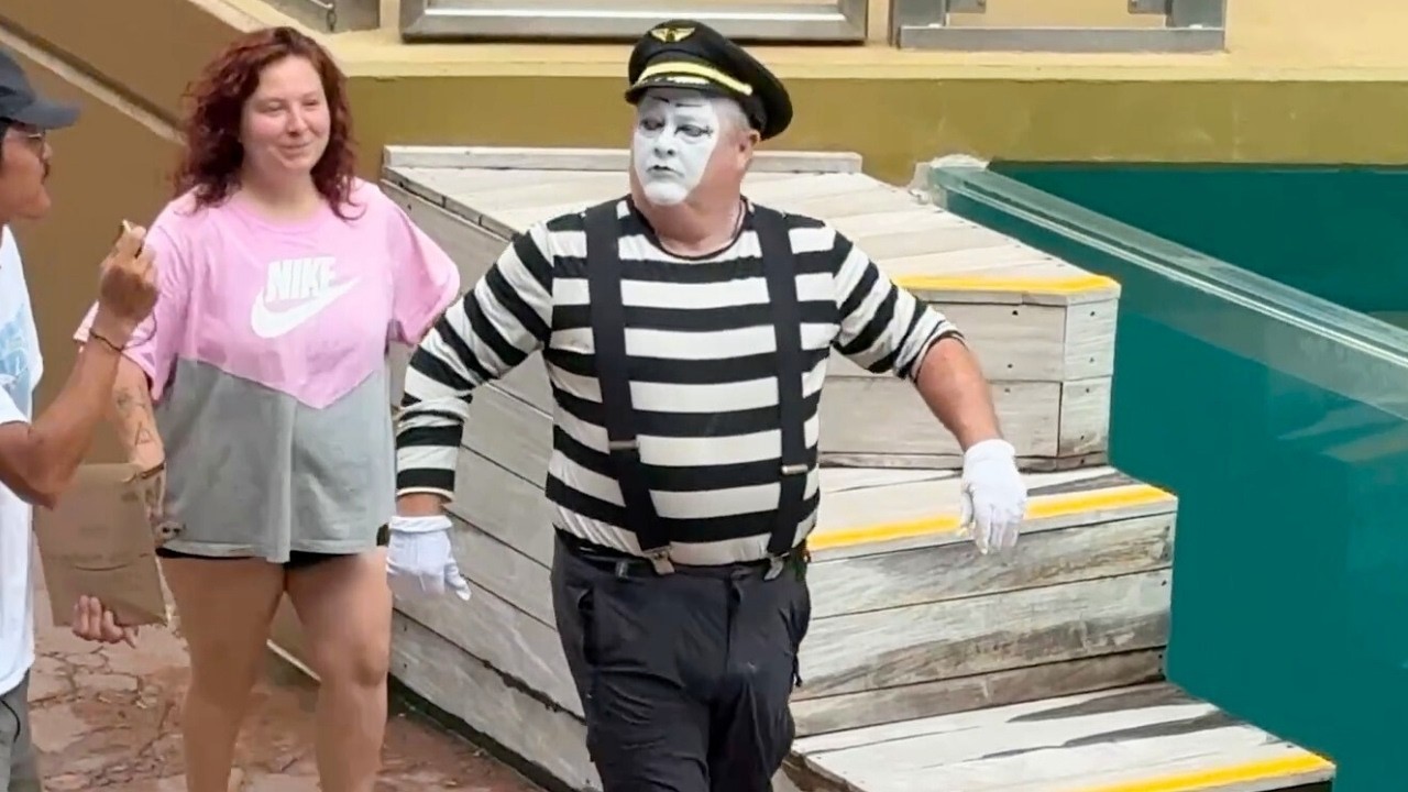 Tom the Mime Was on a Mission Today (HILARIOUS)