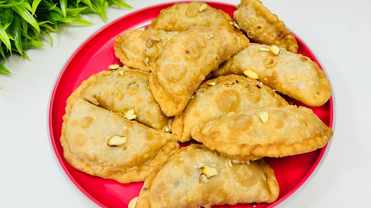 Karanji Recipe | ❤️ Dry Fruits Poori Recipe | Coconut Stuffed Poori Recipe