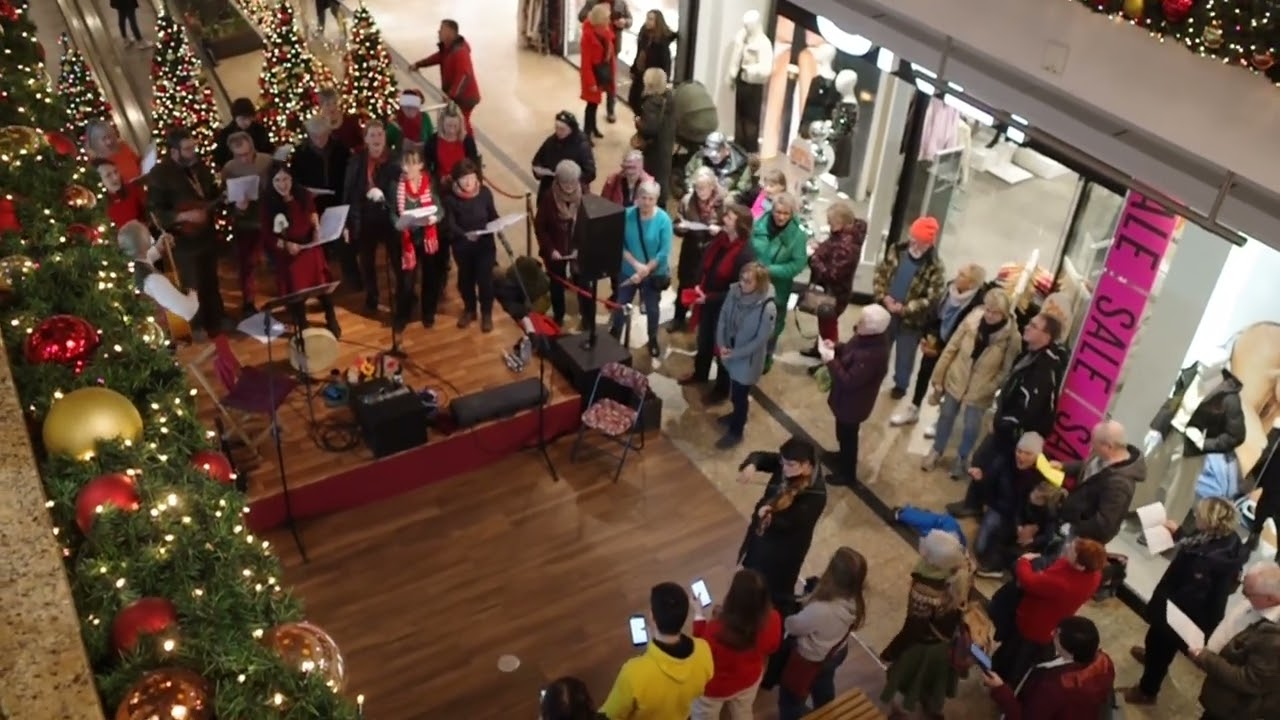 19.12.2025_Bautzen, Flashmob im Kornmarktcenter