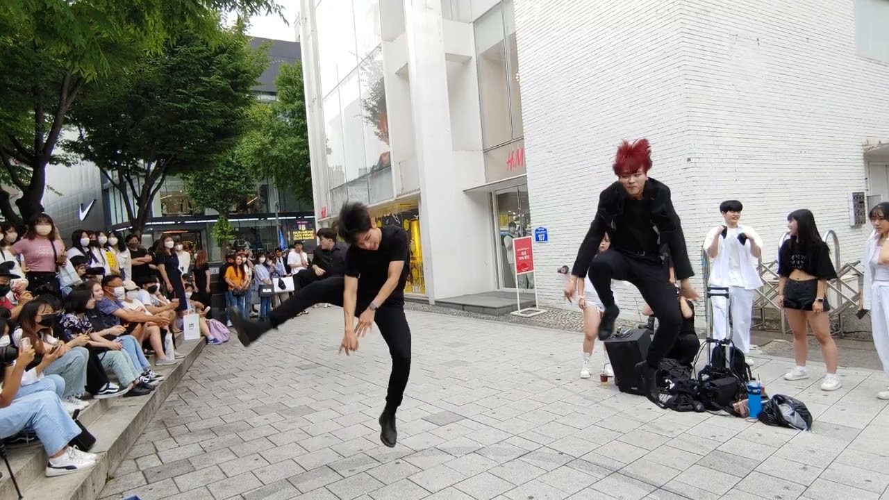 SATURDAY. HAF. DYNAMIC SUPERB HONGDAE BUSKING.