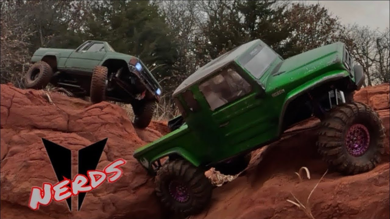 VS4:10 Phoenix and VS4:10 Toyota Xtra Cab  on a fun trail