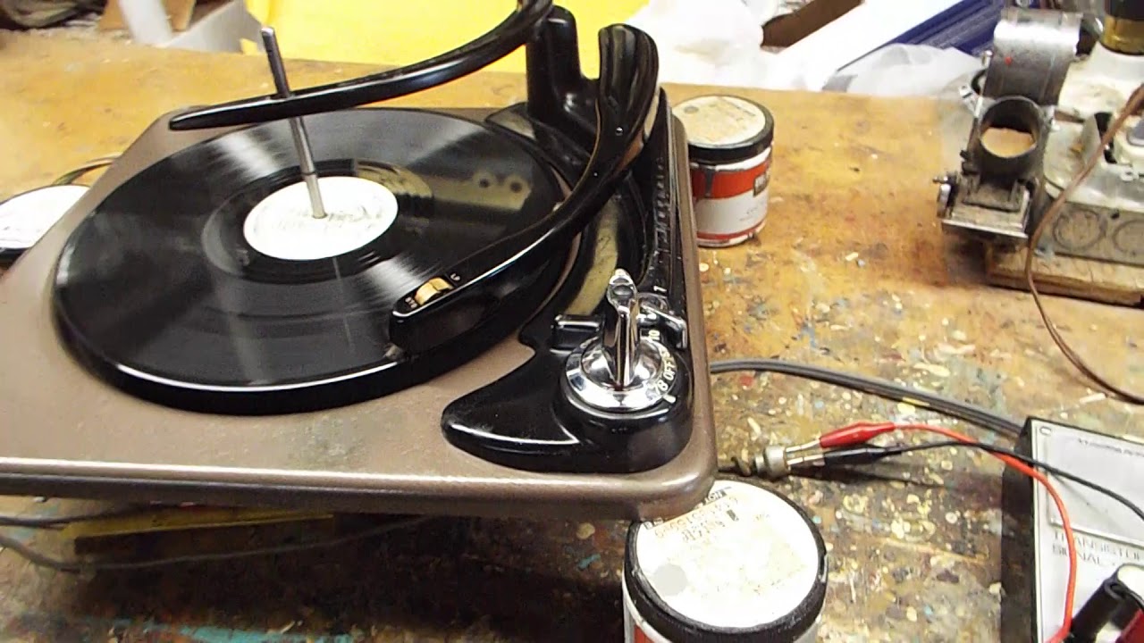 1940's Magnavox MX850 record changer playing a 10