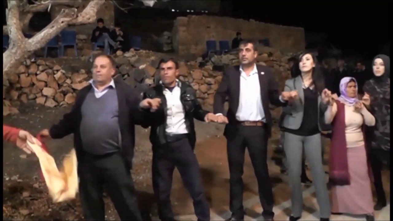 Sarıkaya Köyünde Şeref Kaya'nın Kuzenleri Halay Başında