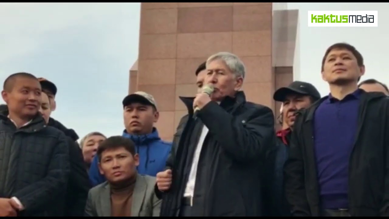 Выступление Атамбаева и Токтогазиева на площади