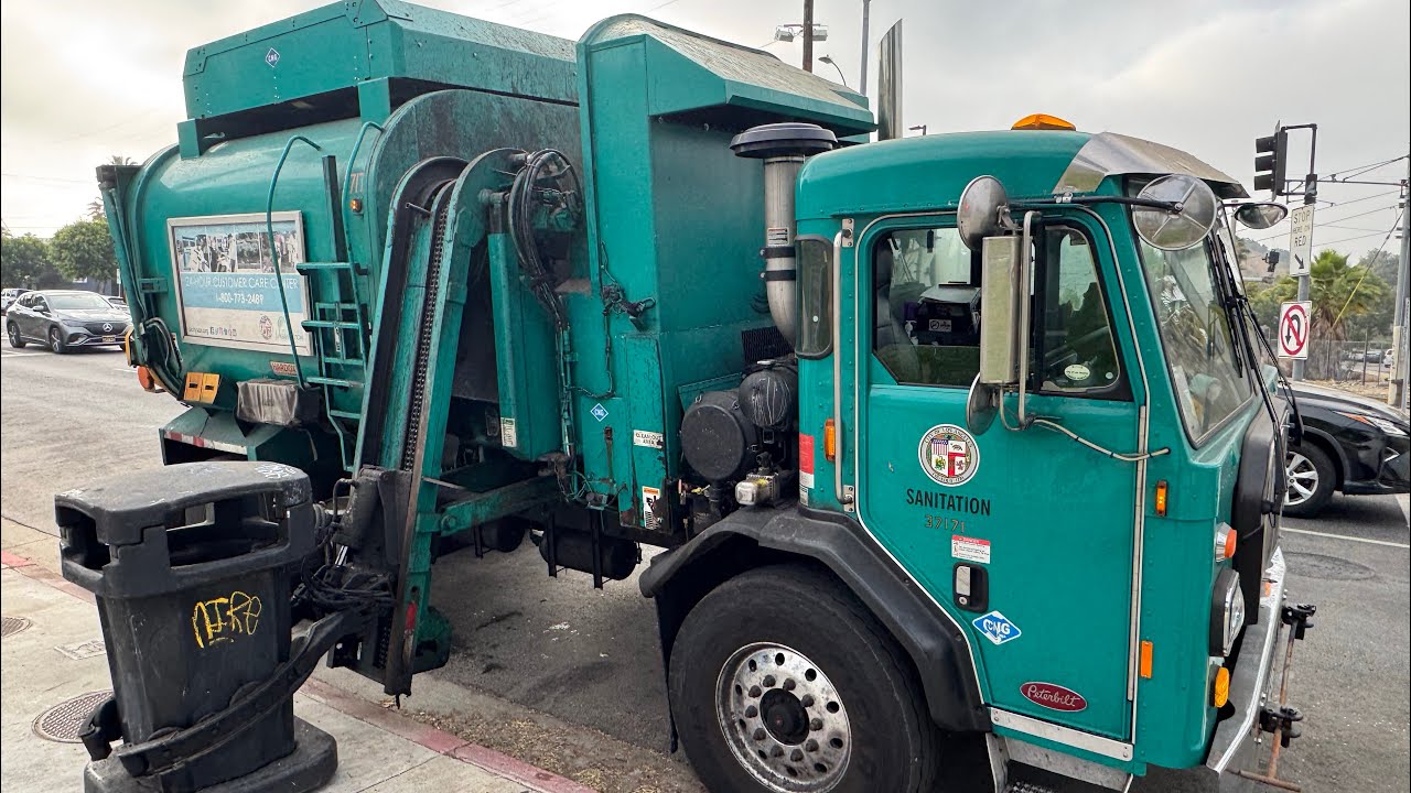 Trash Truck Driver POV: A Newer Peterbilt/Amrep with a fast arm