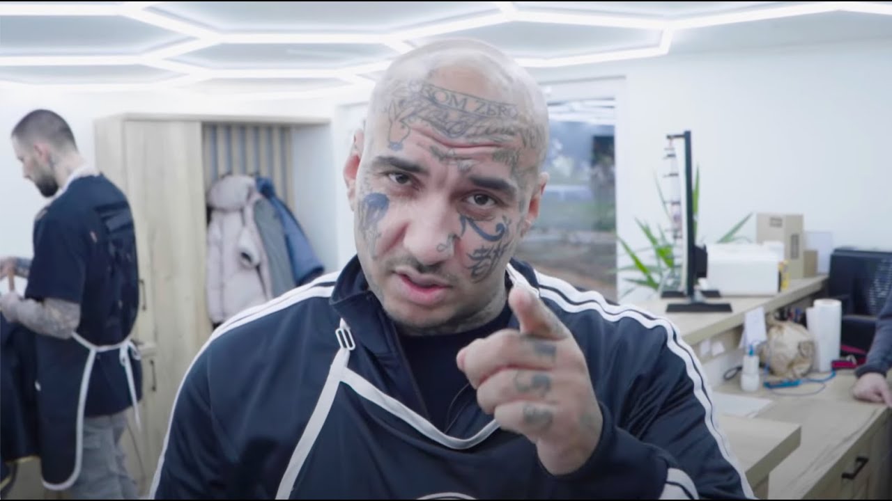 LAKY ROYAL: NĚCO BENKOVI DLUŽÍM. BYL TO FIGHT NAMYŠLENÝ MILIARDÁŘ 🆚 CHUDÝ DĚCÁK (FNC 8 VLOG #1)