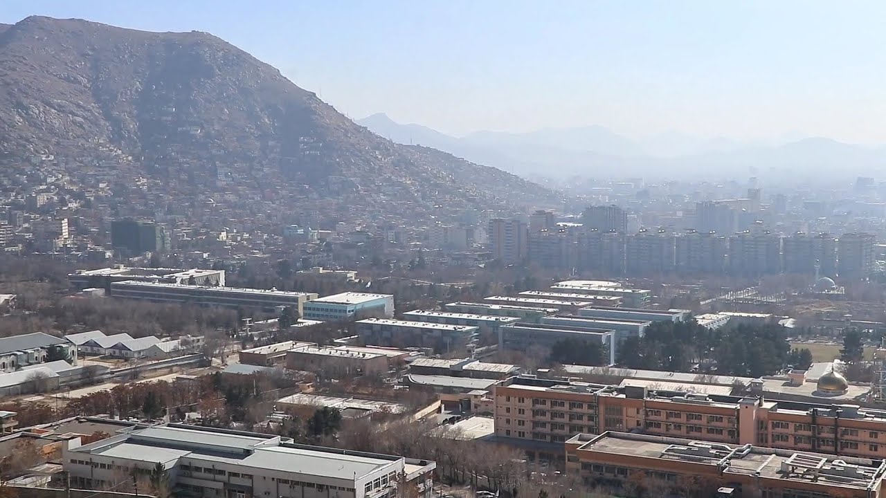 قصه تلخ زندگی فامیل نیازمند در بلندترین نقطه کوه _ کمک علی فیضی از کشور ایران _