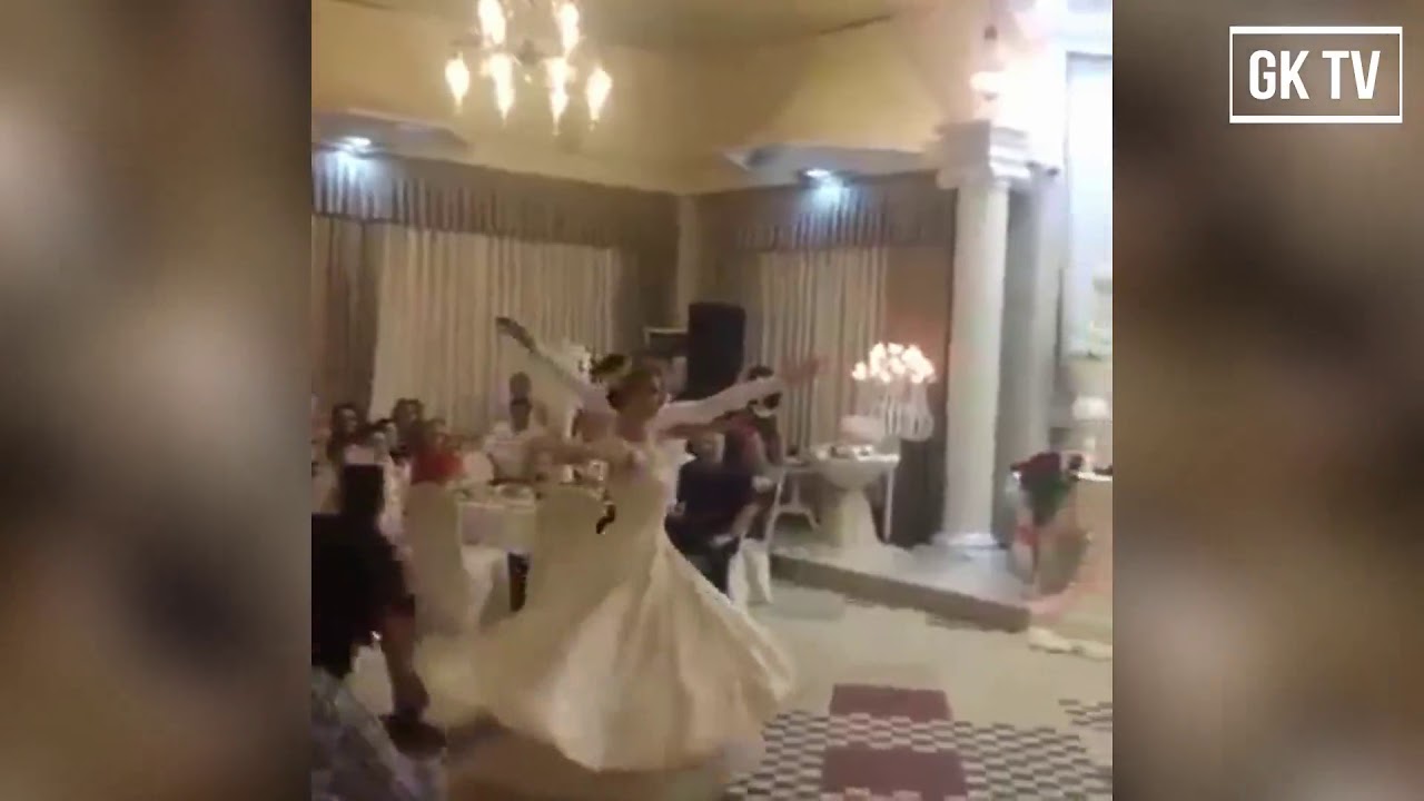 ორი ძმა დის ქორწილში
