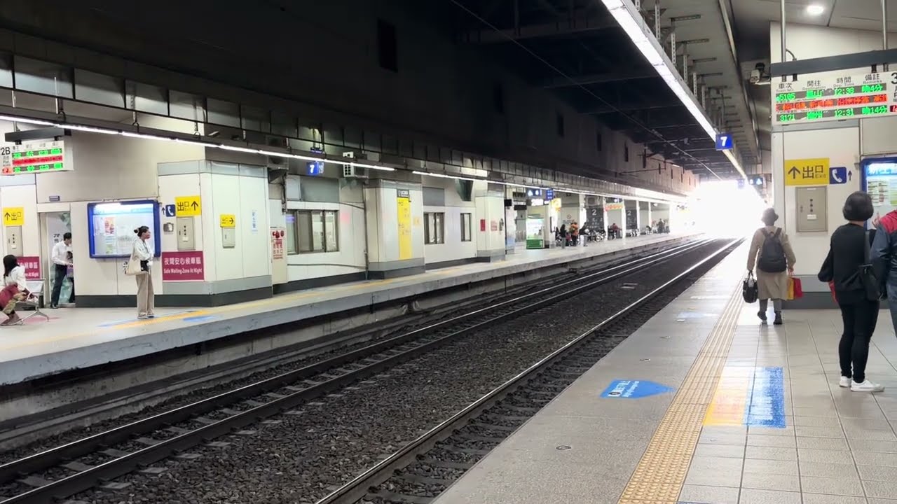 TR 黑面琵鷺EMU3000型特仕車春節加班新自強號新左營站3A月台停車