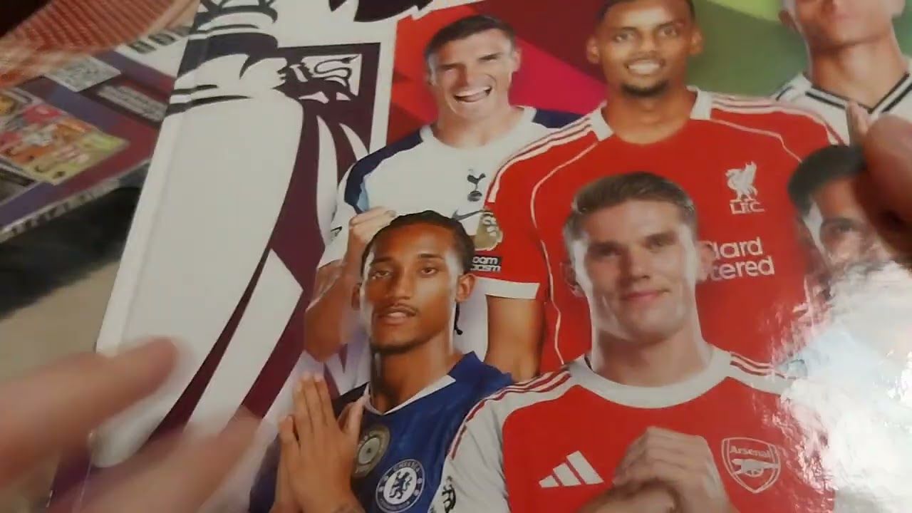 Apriamo la 1 edizione delle figurine a tema Premier League della Topps 