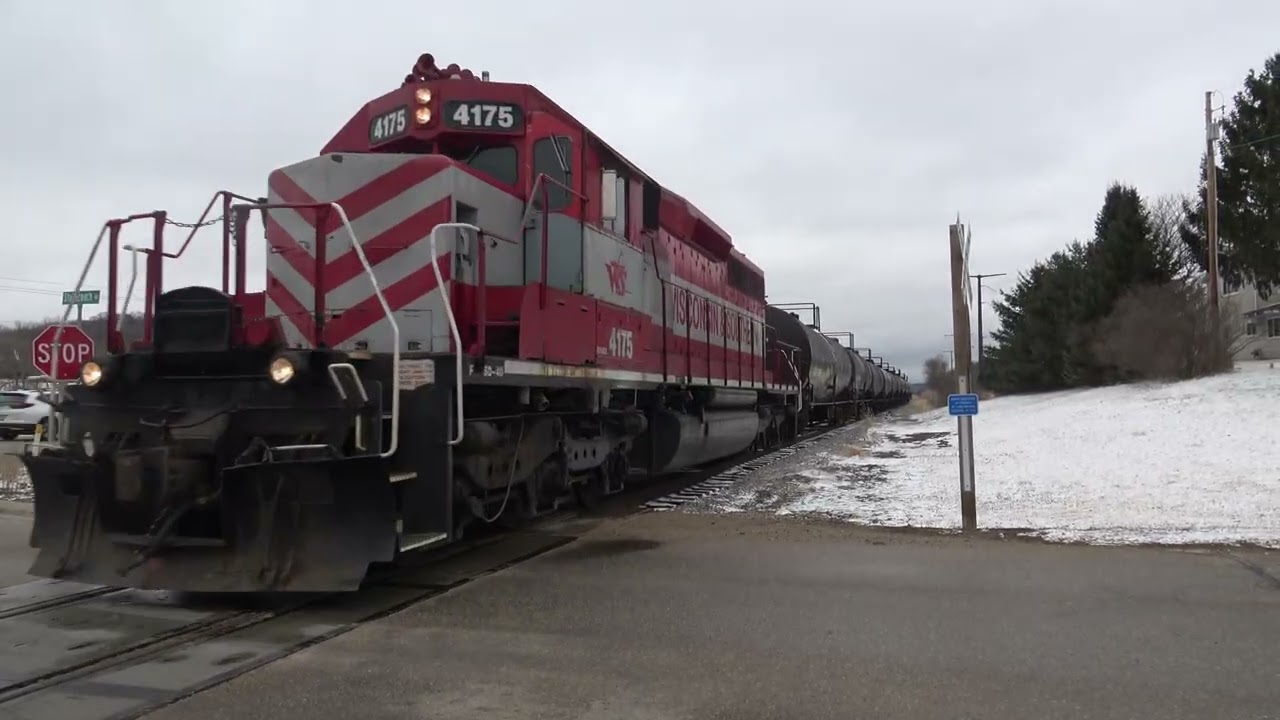 WAMX 4175 With A Short Rake Of Tankers In The Snow