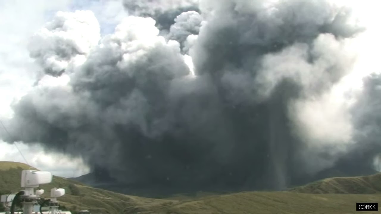 [Japan] 2021/10/20 - Mt. Aso erupted at 11:43am.